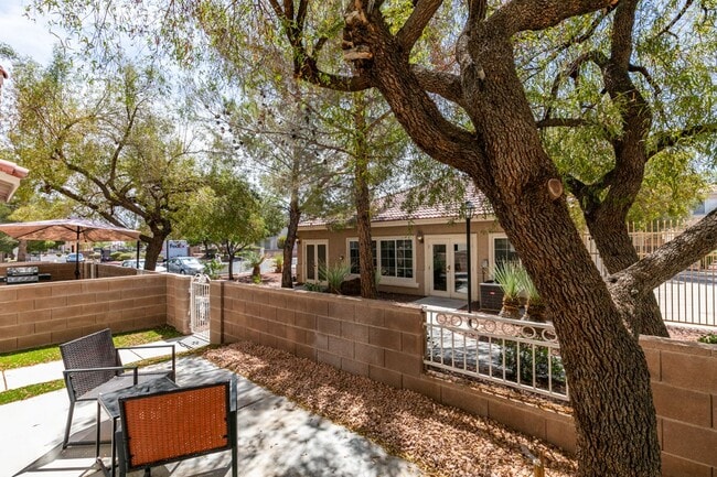 Building Photo - GORGEOUS OPEN FLOORPLAN*GATED COMMUNITY*COMMUNITY POOL AND SPA*