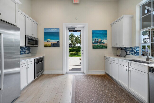 Building Photo - 1024 Bay Colony Dr S