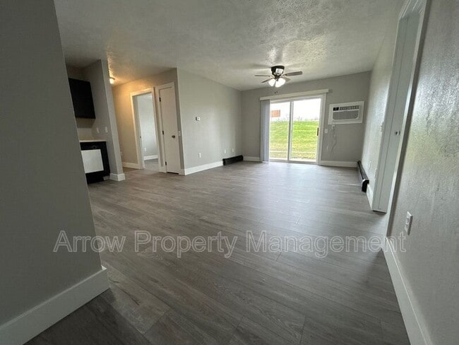 Building Photo - 940 27th St