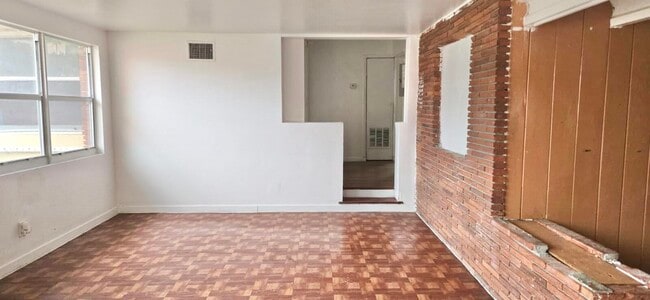 Building Photo - 2325 Johnson St