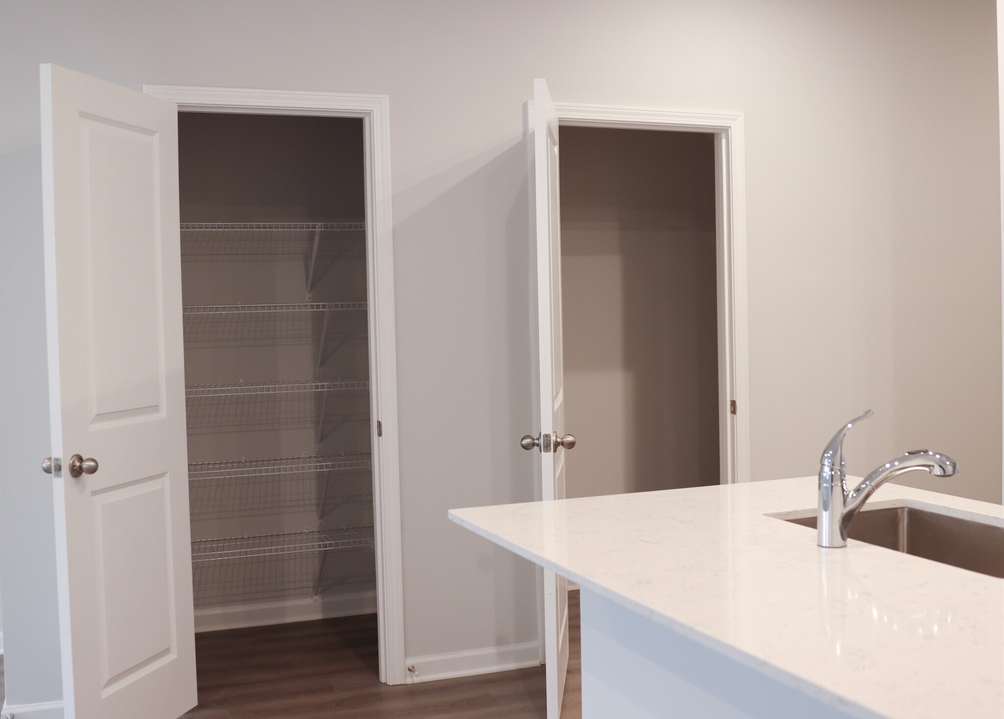 Building Photo - 481 Crown Dr