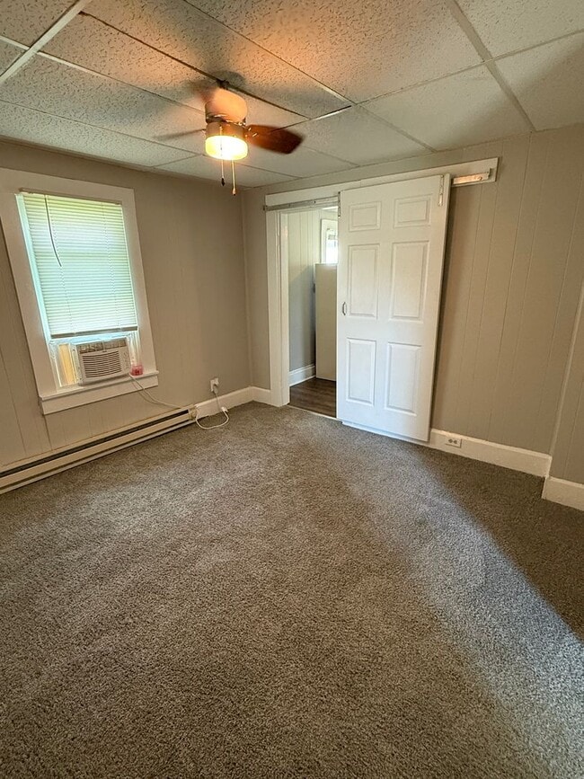 Building Photo - Cozy  Home