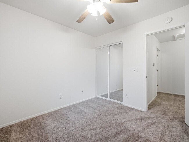 Building Photo - 6790 S Parliament Dr