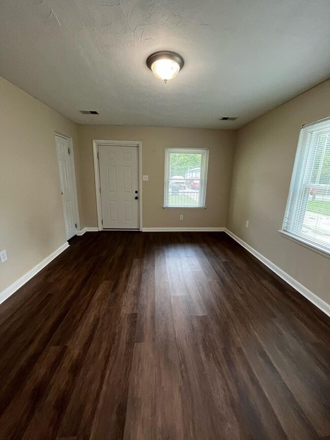 Building Photo - 2 bedrooms and 1 bathroom, in Wilmore, KY Close to Asbury!