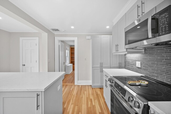 Building Photo - 15 Richmond Dr