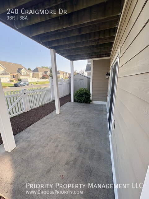 Building Photo - 240 Craigmore Dr