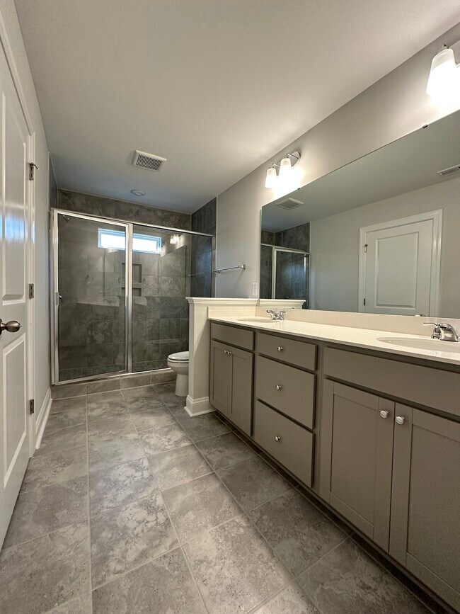 Master bath - 579 Forestville Rd