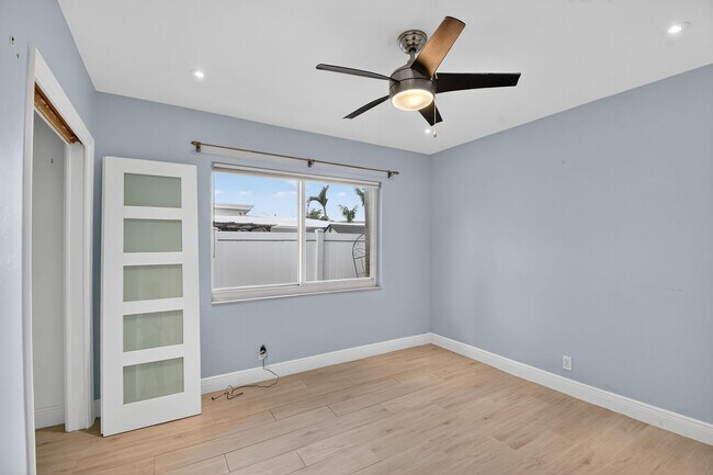 Building Photo - 1606 NE 15th Ave