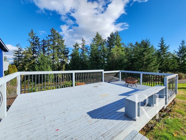 Building Photo - Rambler with 2-Car Garage, RV/Boat Parking...