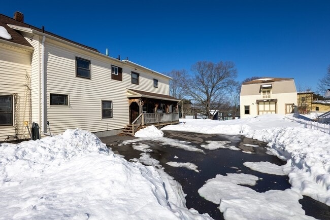 Building Photo - 119 Bank St