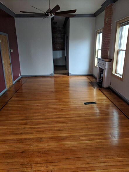 Large Living room - 507 Chestnut St
