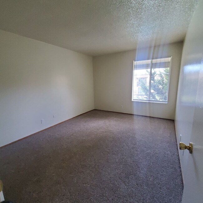 Building Photo - 2 Bedroom Upper Unit In Central Livermore ...