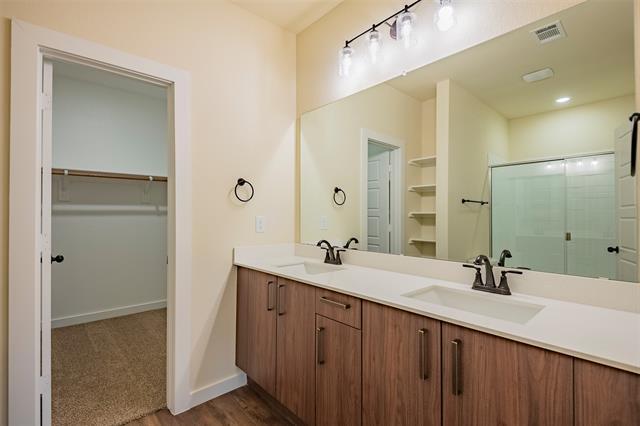 Building Photo - 601 Blackland dr