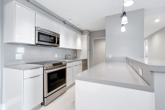 Building Photo - 1111 S Ocean Blvd