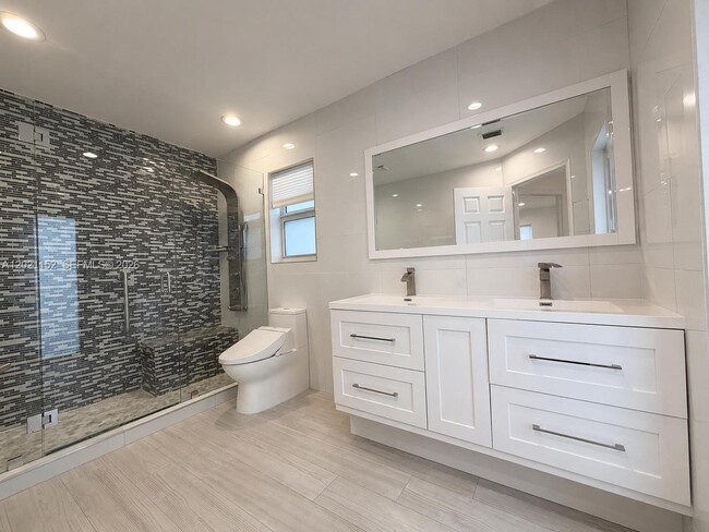 Building Photo - 2616 Oakbrook Ct