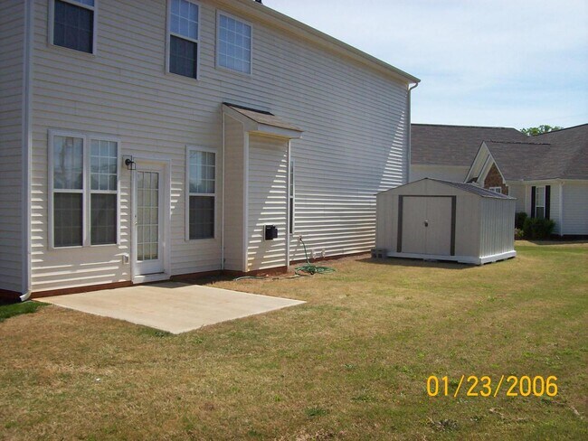 Building Photo - 3 Bedroom, 2.5 Bath Home in Bonnie Vista Community