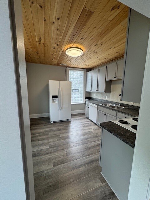 Kitchen - 186 E Winter St