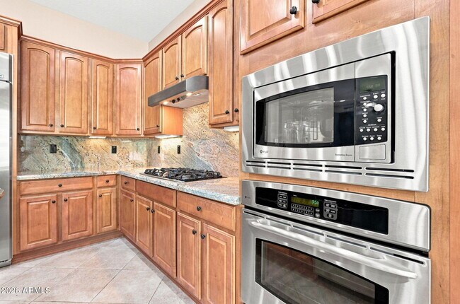 Building Photo - 22114 N San Ramon Dr