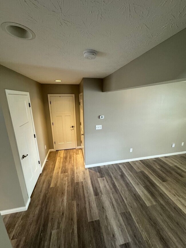 Building Photo - 3976 Abraham Ct