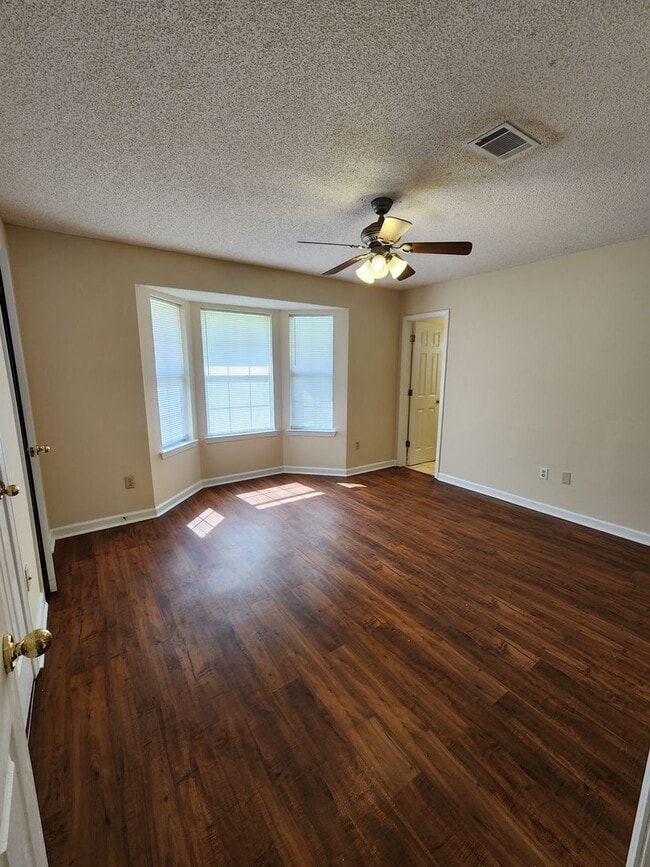Building Photo - 906 Rice Ct