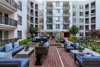 Building Photo - "Charming 1-Bedroom Oasis in Glendale – Sp...