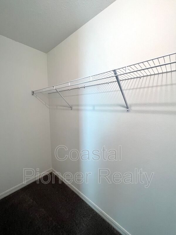 Building Photo - 16695 Parker River St
