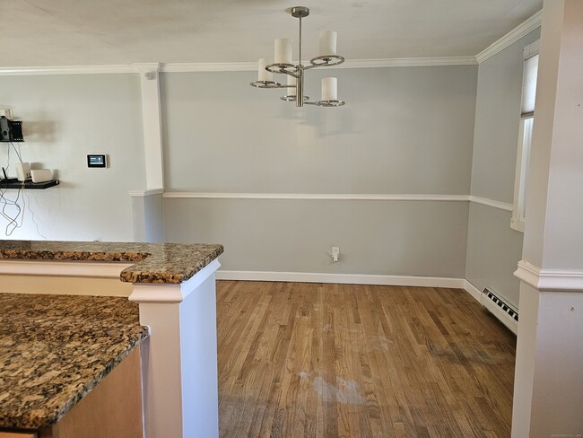 Building Photo - 222 Crest St