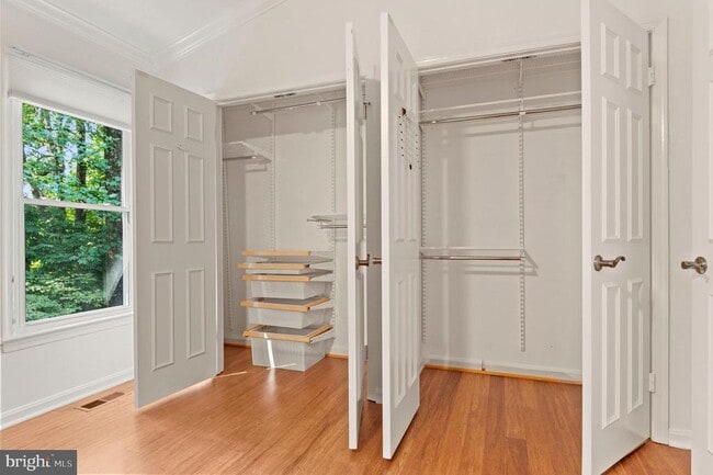 Building Photo - 10504 Pine Haven Terrace