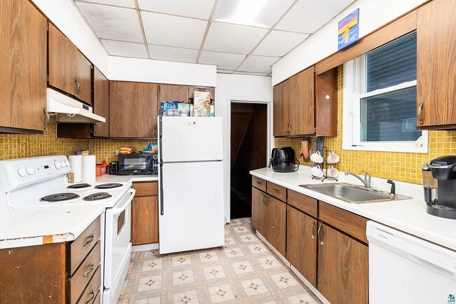 Building Photo - 2114 E 4th St