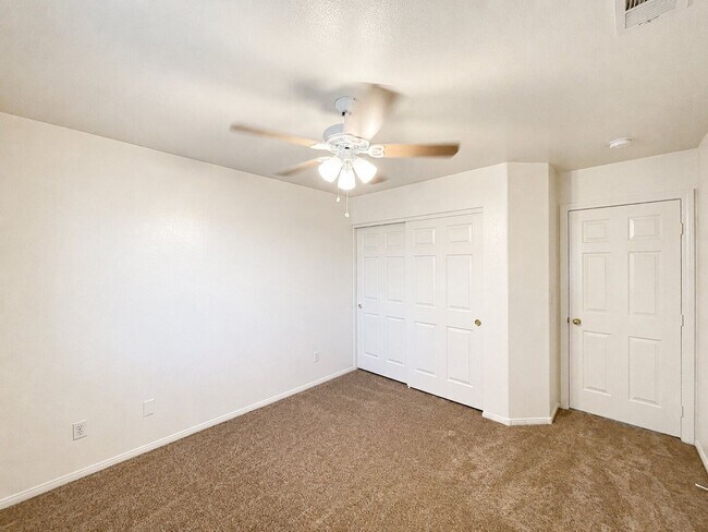 Building Photo - 1517 Cross Country St