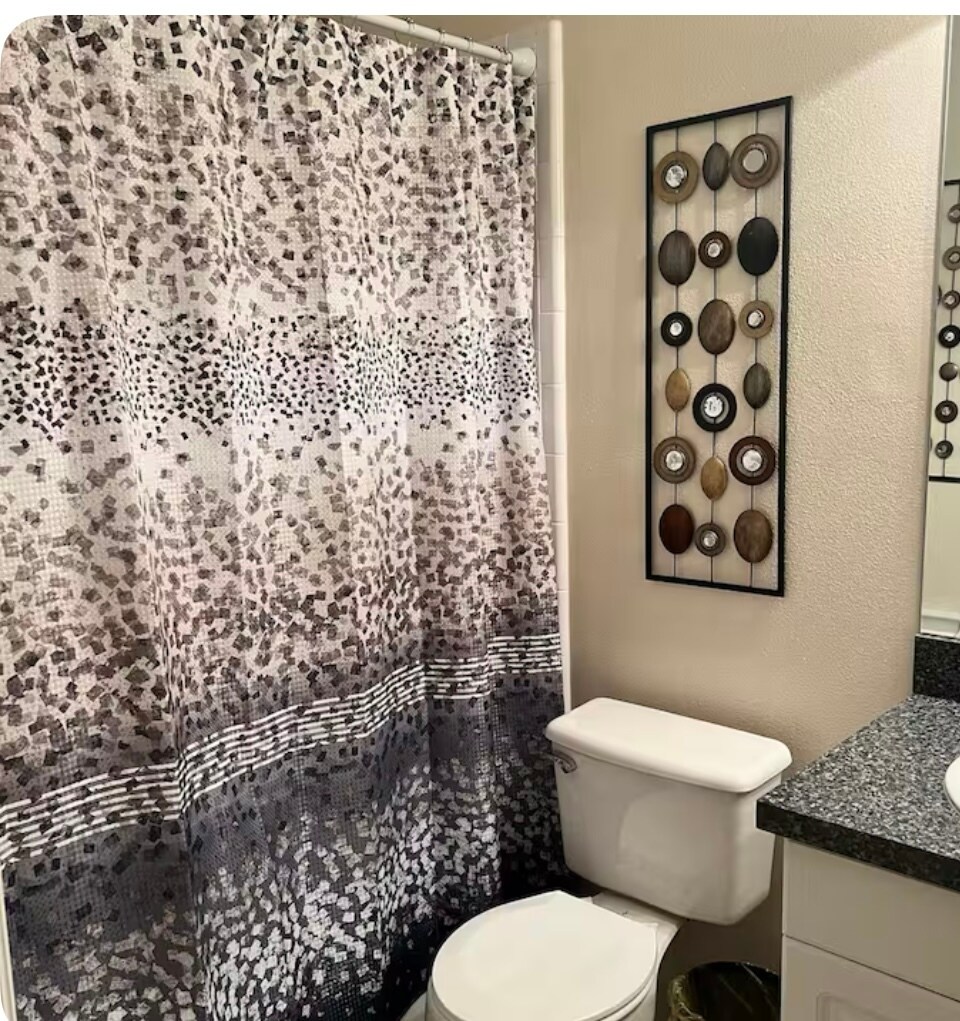 Bath 2 - 2306 SW 42nd Dr