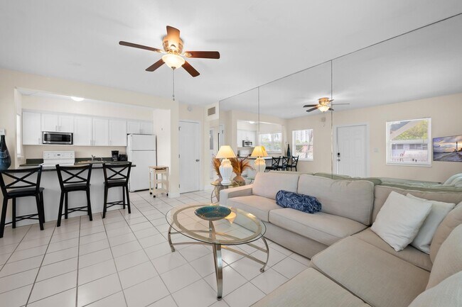 Building Photo - 741 Bayshore Dr