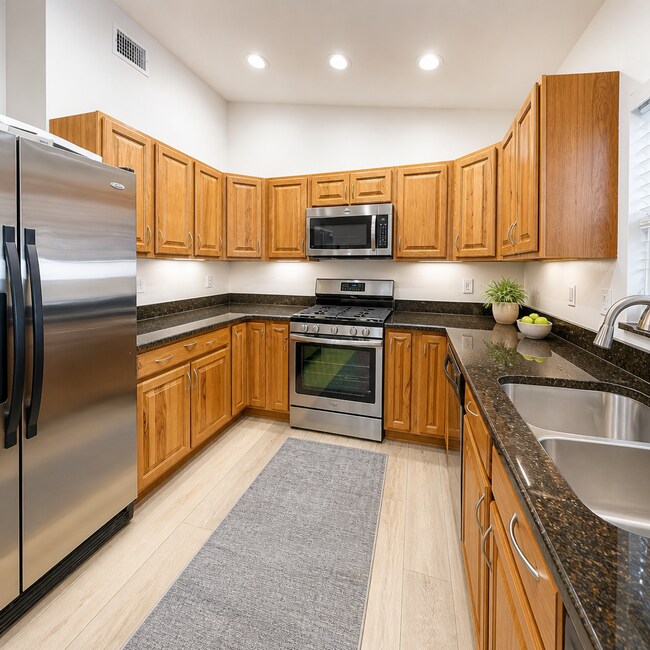 Building Photo - Updated 2/2/1 Home in Northeast St. Petersburg!