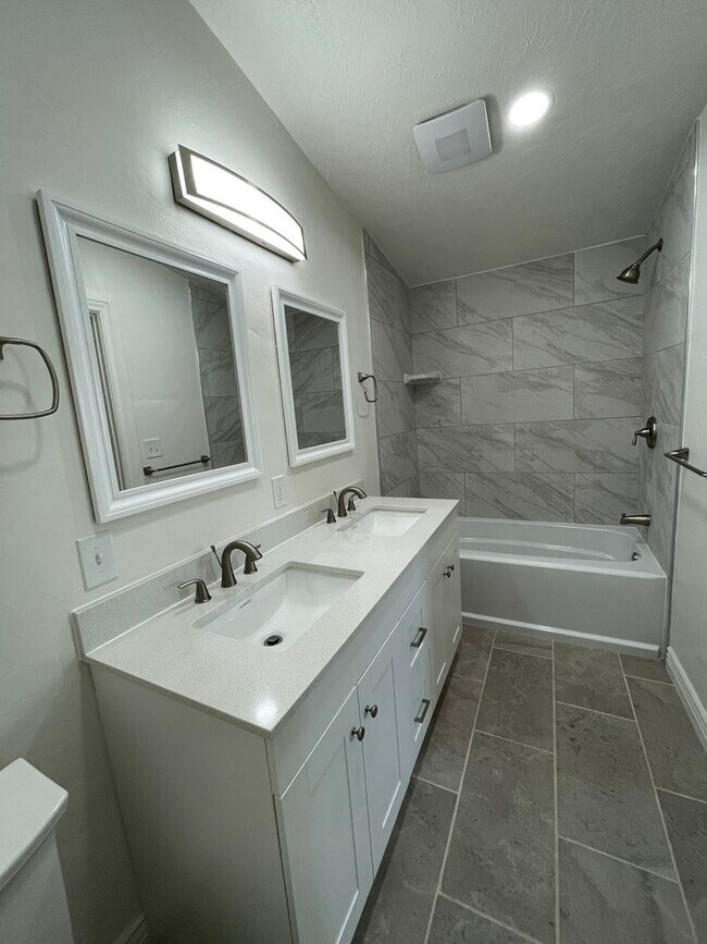 Building Photo - Newly Renovated 4 bedroom with land!