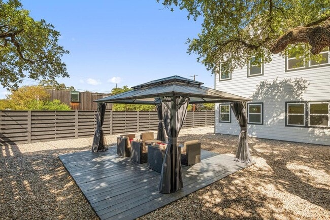 Building Photo - 814 W Mary St