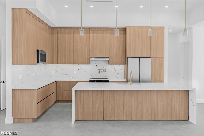 Building Photo - 512 NW 35th Pl