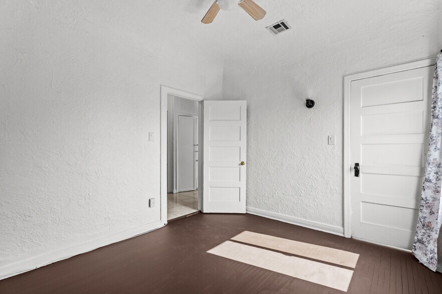 Building Photo - 1635 McCollum St