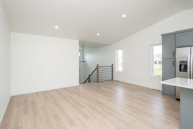 Building Photo - 4 Bed 3 Bath Single Family Home