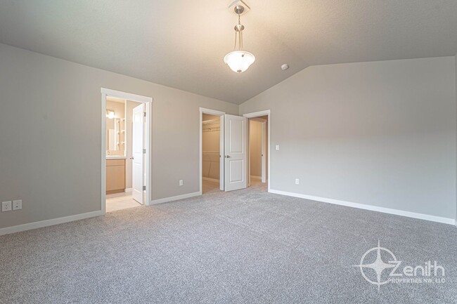 Building Photo - Elegant 2024 Built 3 Bedroom Vancouver Hom...