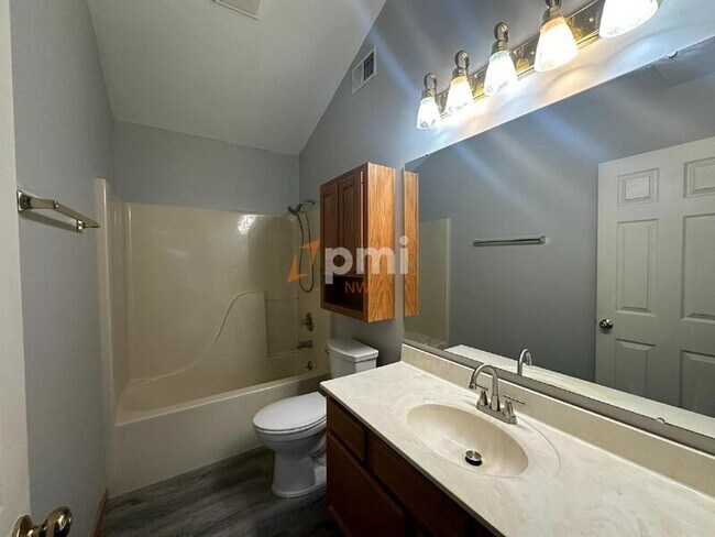 Building Photo - 343 Independence Dr