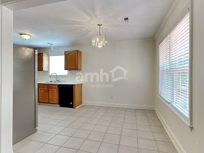 Building Photo - 550 Orchard Ridge Ln