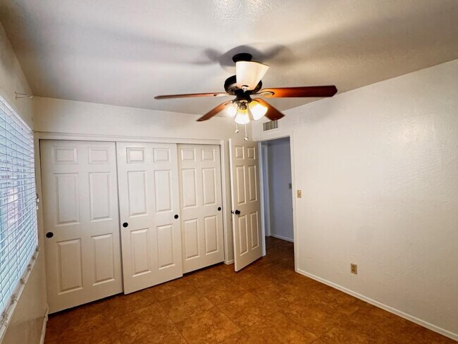 Building Photo - 1043 S Rose