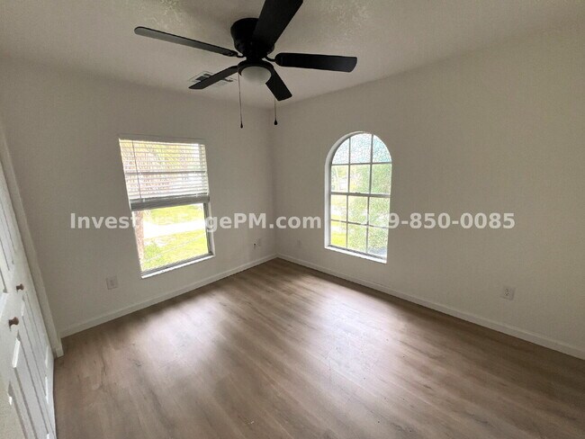 Building Photo - Beautifully Renovated 2BR w/ Loft & Private Deck