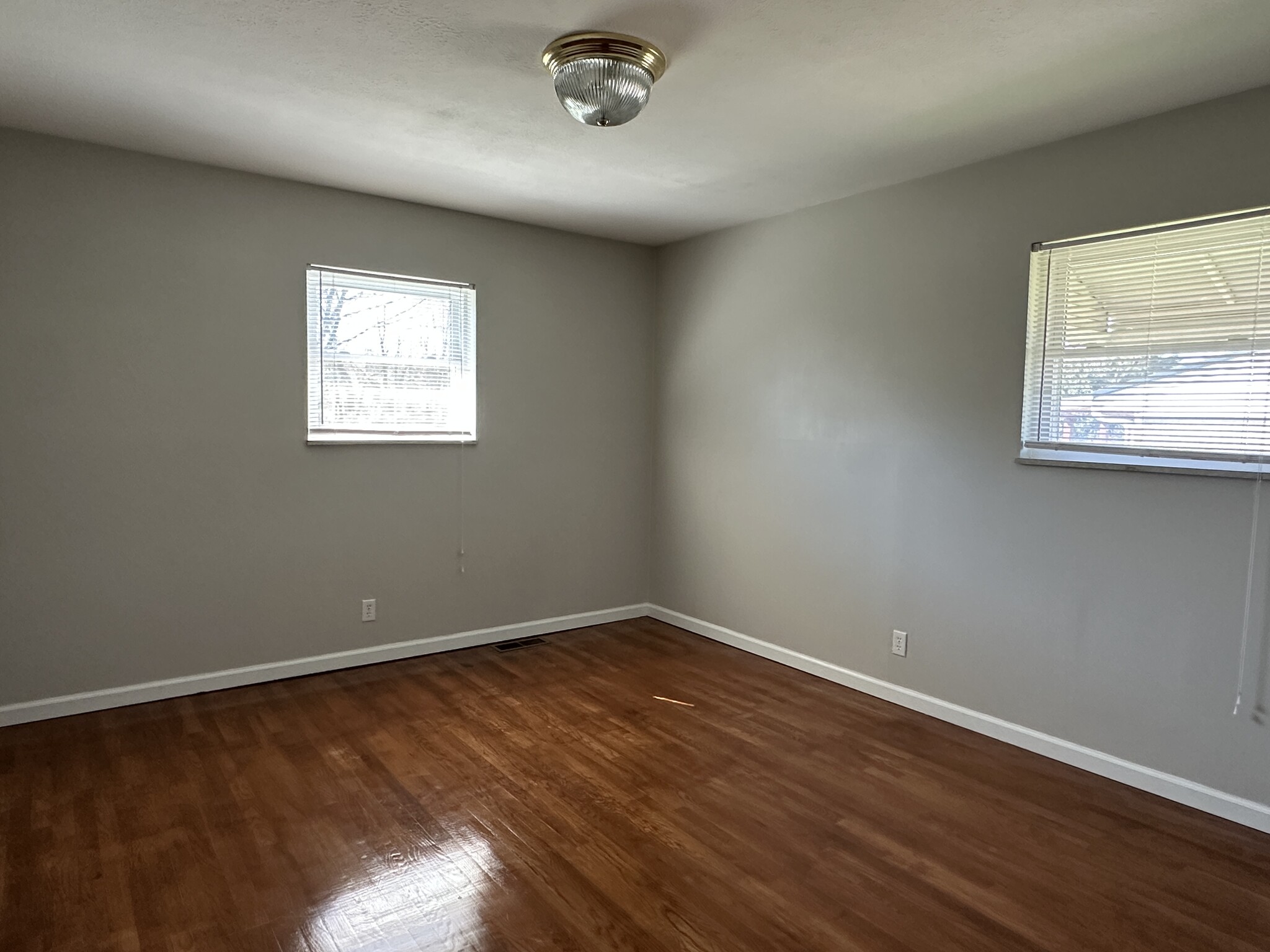 (2) BR - 106 York Dr