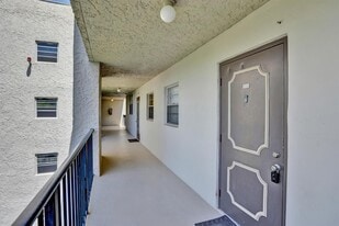 Building Photo - 9230 Lagoon Pl