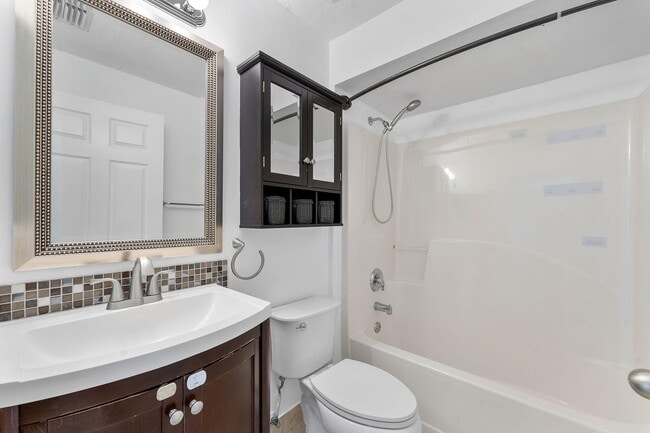 Building Photo - 655 SE Ron Rico Terrace