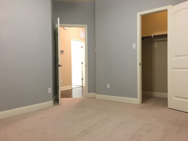 Building Photo - GORGEOUS LARGE 1 STORY IN WHITESTONE OAKS