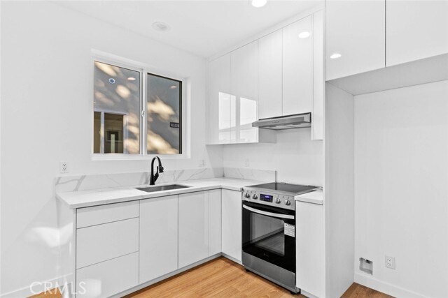 Building Photo - 6844 Cedros Ave