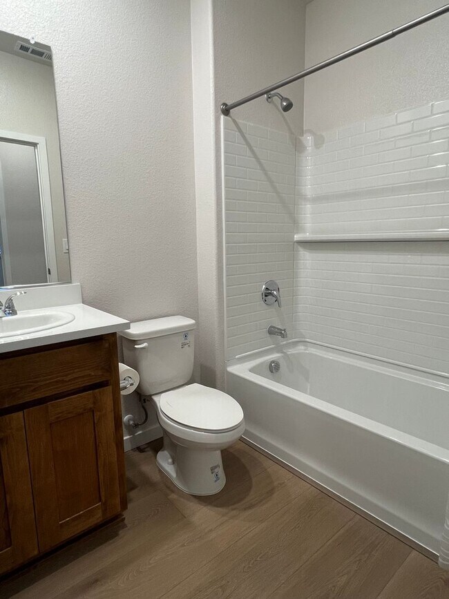 Building Photo - STUNNING BRAND NEW 3 BEDROOM HOME IN W. ROSEVILLE!!