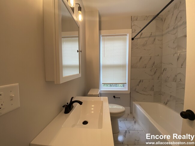 Building Photo - 118 Marginal St